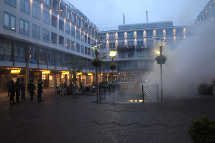 Auto vat vlam in parkeergarage Winkelcentrum De Nieuwe Hof