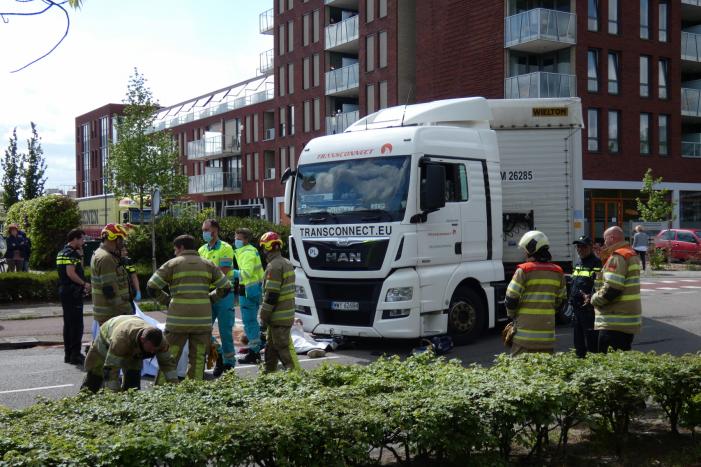 Fietser ernstig gewond bij ongeval met vrachtwagen