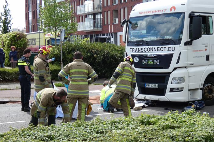 Fietser ernstig gewond bij ongeval met vrachtwagen