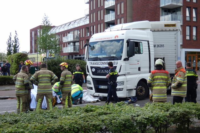 Fietser ernstig gewond bij ongeval met vrachtwagen