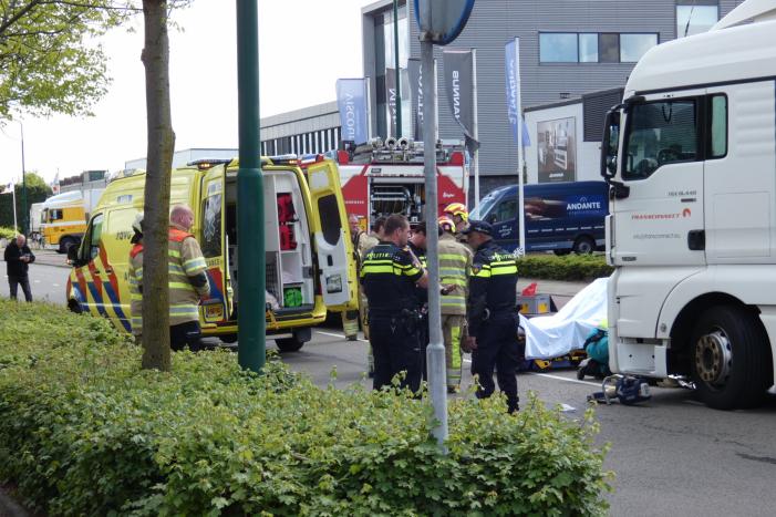 Fietser ernstig gewond bij ongeval met vrachtwagen