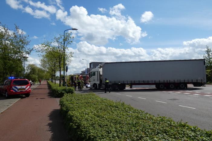 Fietser ernstig gewond bij ongeval met vrachtwagen