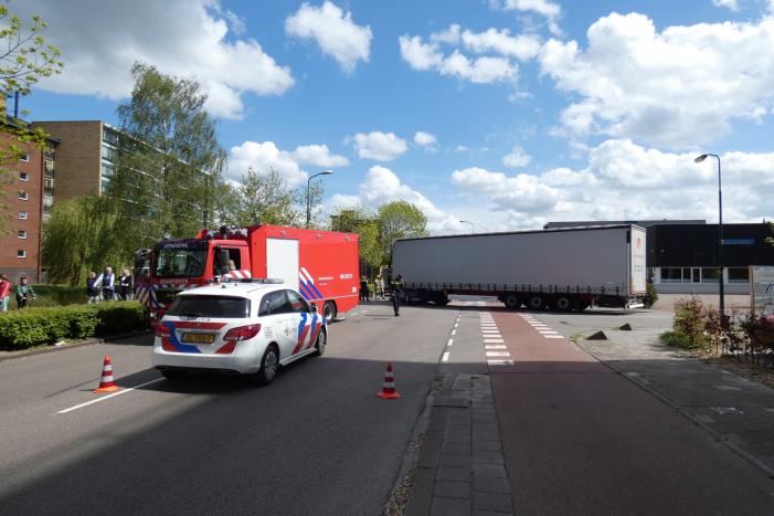 Fietser ernstig gewond bij ongeval met vrachtwagen