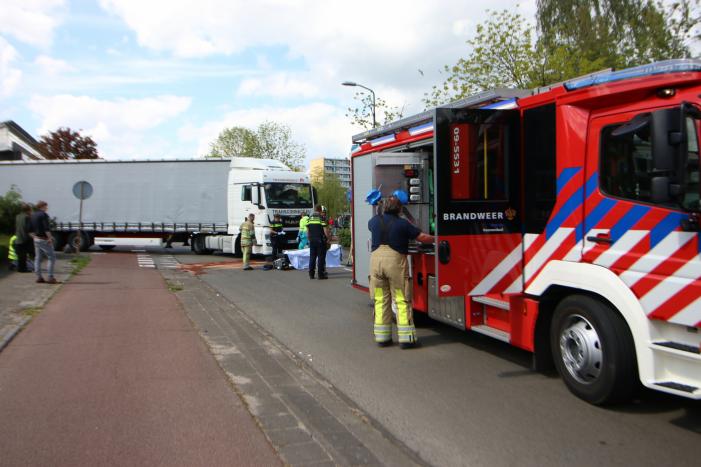 Fietser ernstig gewond bij ongeval met vrachtwagen