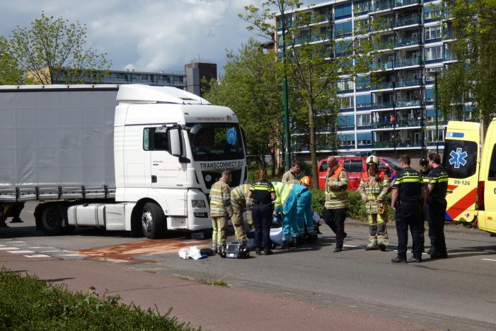 Fietser ernstig gewond bij ongeval met vrachtwagen