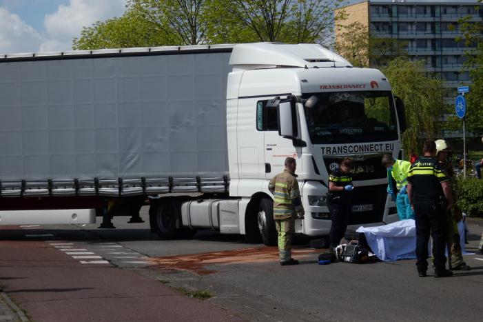 Fietser ernstig gewond bij ongeval met vrachtwagen
