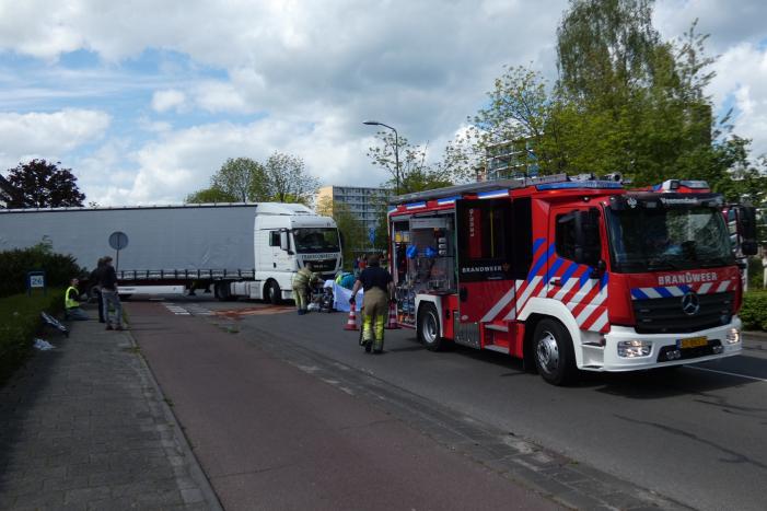 Fietser ernstig gewond bij ongeval met vrachtwagen