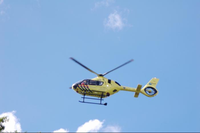 Persoon bevrijd in park Meiveld