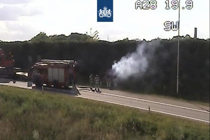 Afrit Leusden afgesloten na brand in berm