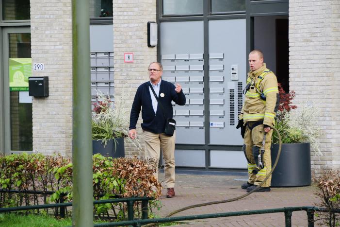 Bewoners blussen kleine keukenbrand