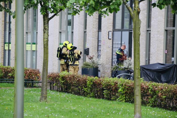 Bewoners blussen kleine keukenbrand