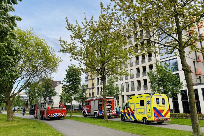 Bewoners blussen kleine keukenbrand