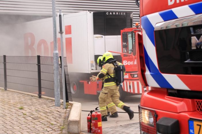 Distributiecentrum Boni ontruimd na brand in oplegger