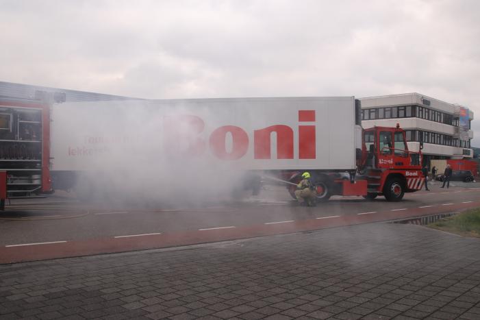 Distributiecentrum Boni ontruimd na brand in oplegger