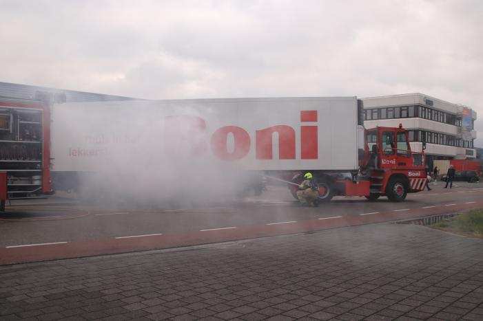 Distributiecentrum Boni ontruimd na brand in oplegger
