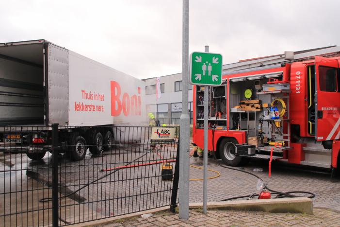 Distributiecentrum Boni ontruimd na brand in oplegger