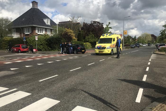 Automobilist gewond na botsing met mogelijk een vrachtwagen