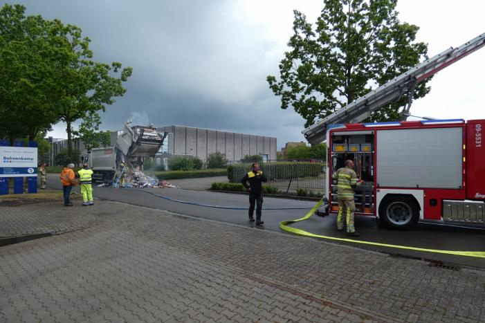 Brand in laadruimte van vuilniswagen