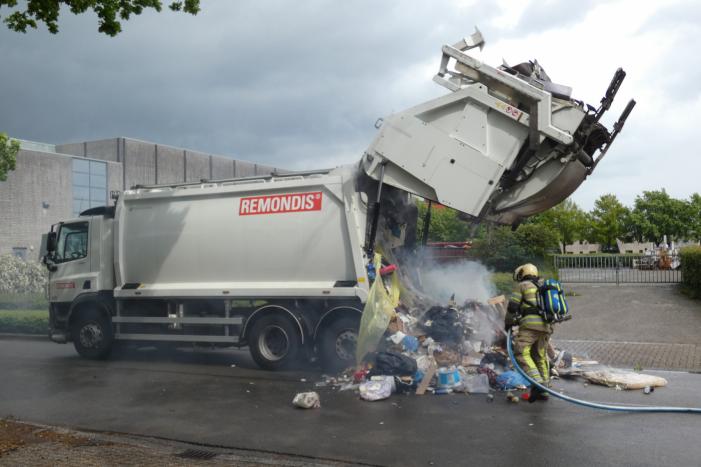 Brand in laadruimte van vuilniswagen