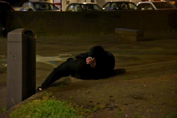 Drie personen aangehouden na ruzie, politie lost waarschuwingsschot