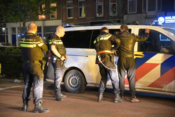 Verwarde man door politie en brandweer van het dak gehaald