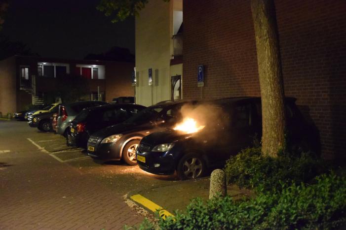 Opnieuw auto in de brand