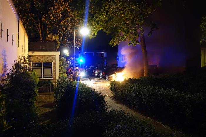 Opnieuw auto in de brand