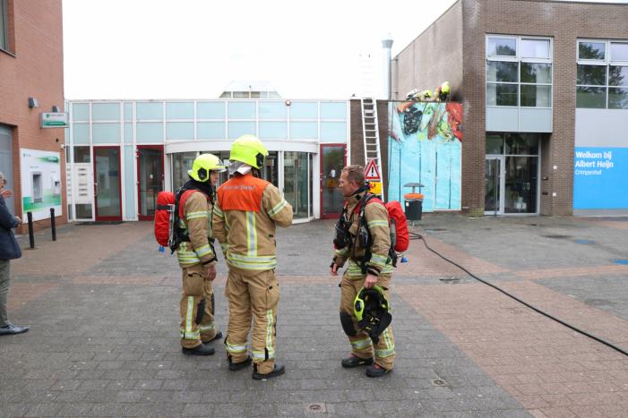Brand in afvoerkanaal van winkel