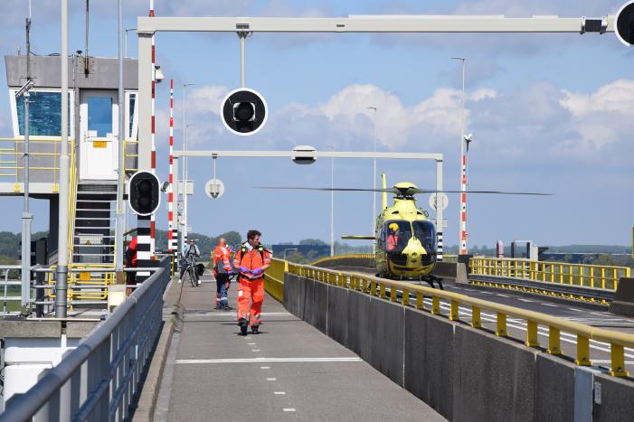 Wielrenner overleden na frontale botsing op Zeelandbrug
