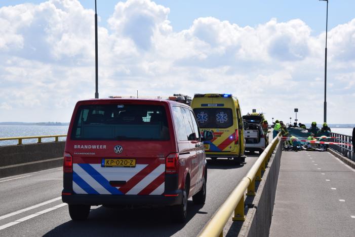 Wielrenner overleden na frontale botsing op Zeelandbrug