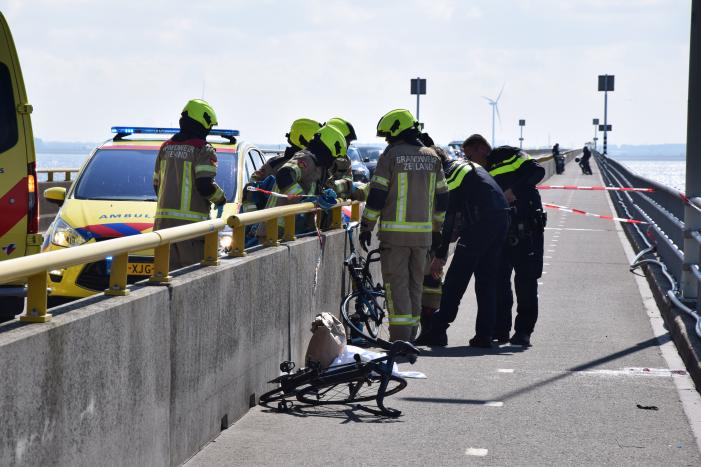 Wielrenner overleden na frontale botsing op Zeelandbrug