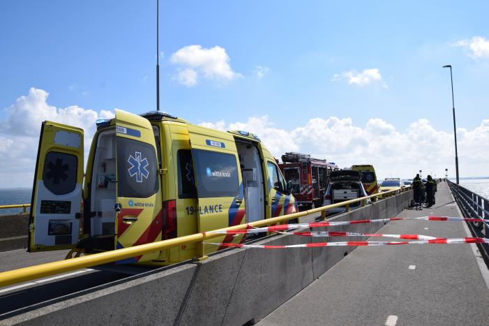 Wielrenner overleden na frontale botsing op Zeelandbrug