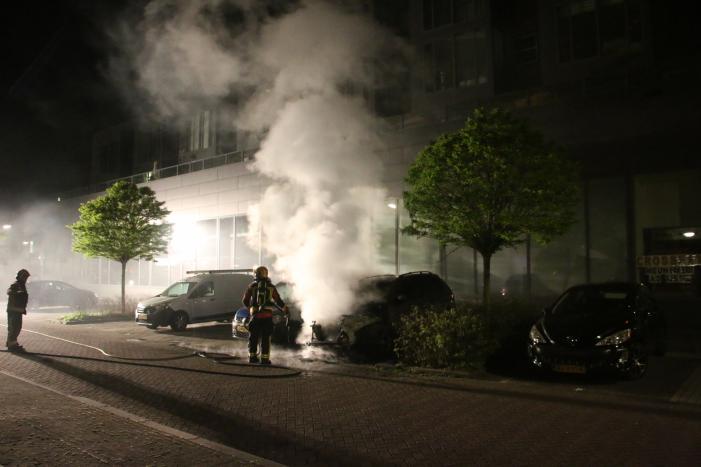 Voertuig door brand verwoest