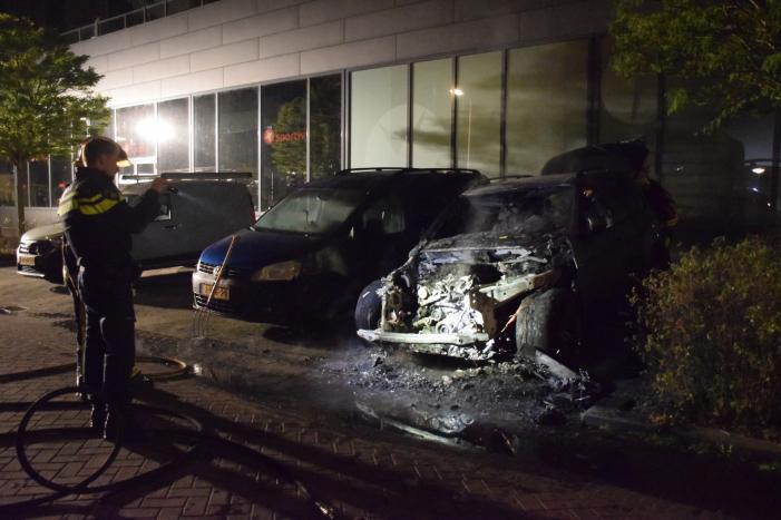 Voertuig door brand verwoest