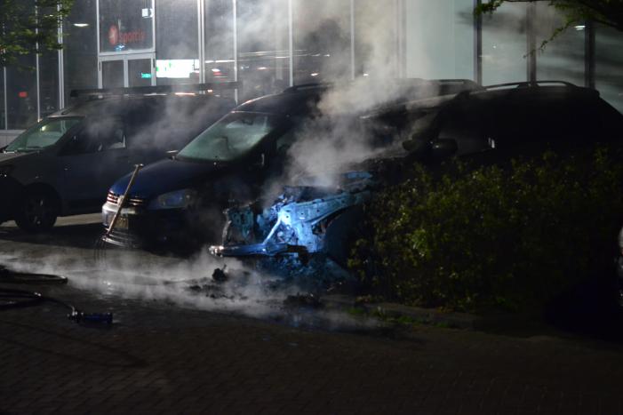 Voertuig door brand verwoest