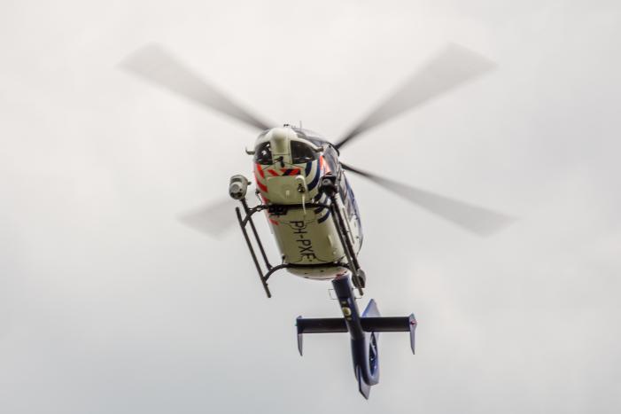 Plofkrakers met explosieven slaan op de vlucht en knallen op hekwerk