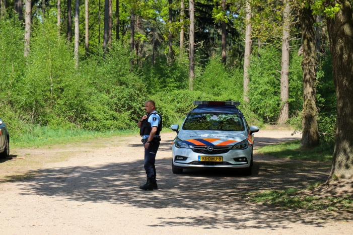 Zoekactie in Wekeromse Zand naar man in legerkleding met wapen