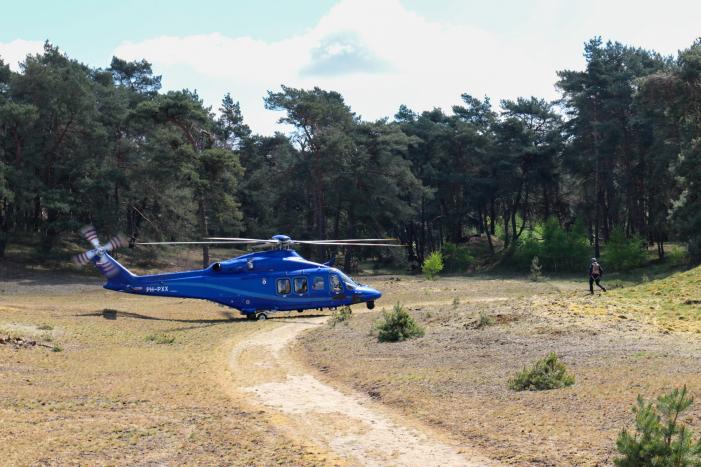 Zoekactie in Wekeromse Zand naar man in legerkleding met wapen
