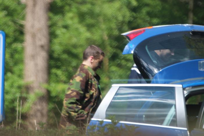 Zoekactie in Wekeromse Zand naar man in legerkleding met wapen