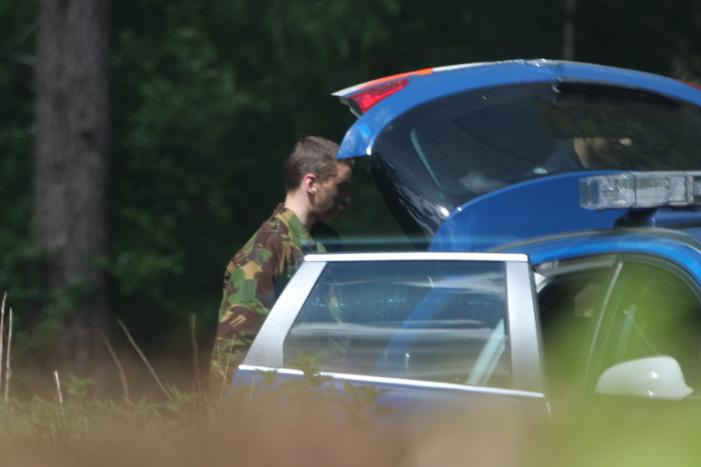 Zoekactie in Wekeromse Zand naar man in legerkleding met wapen