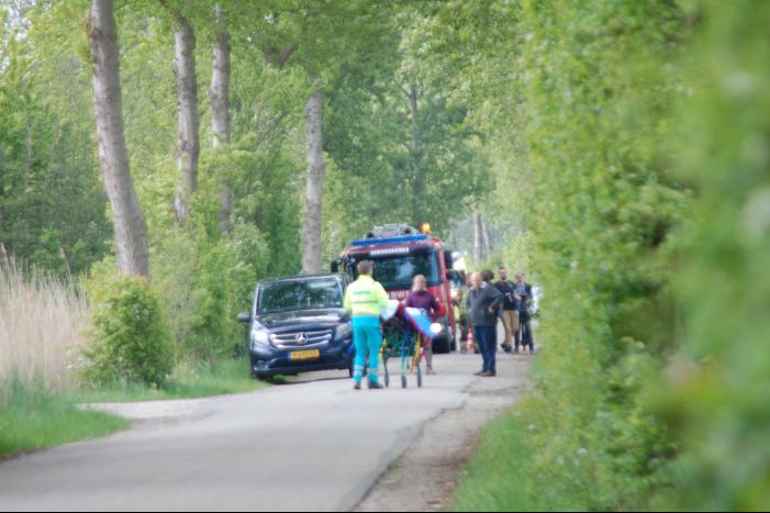 Meisje komt onder paard bij manege De Eendracht