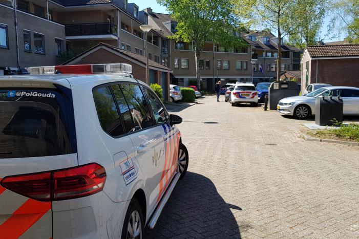 Arrestatieteam doet inval in woning