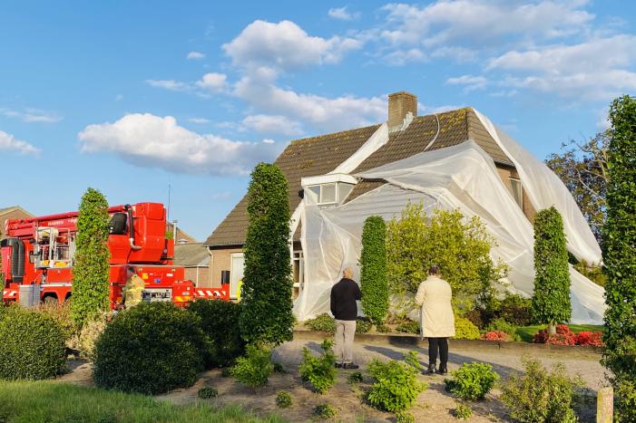 Brandweer opgeroepen voor groot doek over woning