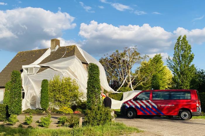 Brandweer opgeroepen voor groot doek over woning