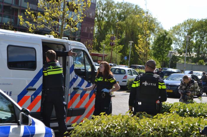 Flat omsingeld na bedreiging met vuurwapen