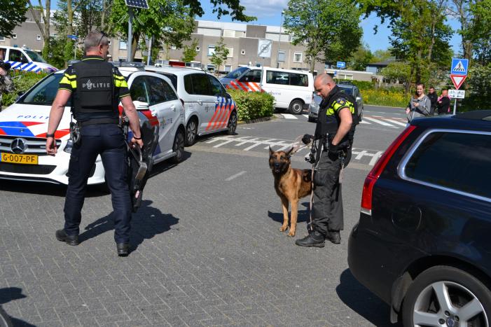 Flat omsingeld na bedreiging met vuurwapen