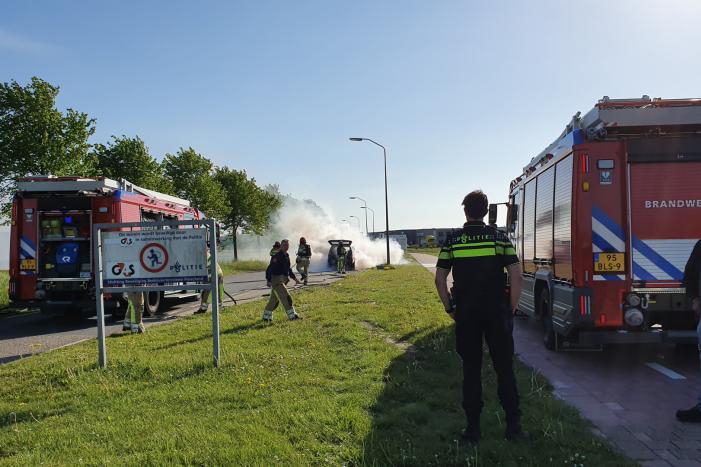 Veel rook bij autobrand