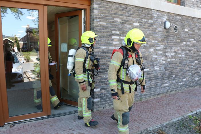 Onderzoek in kelderboxen na brandlucht