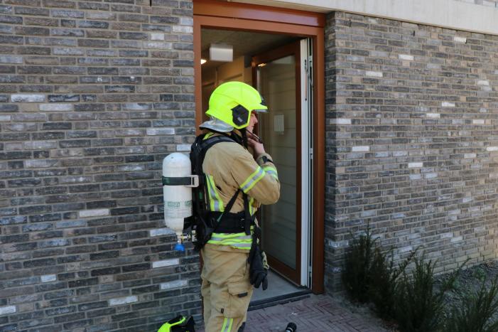 Onderzoek in kelderboxen na brandlucht