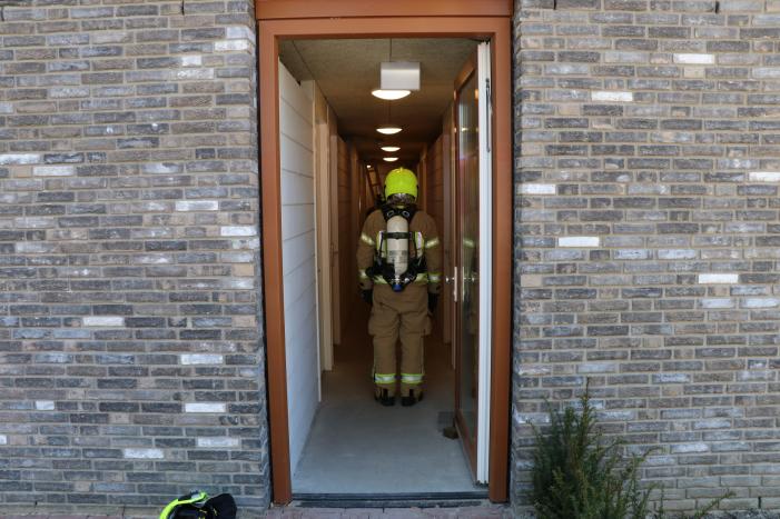 Onderzoek in kelderboxen na brandlucht